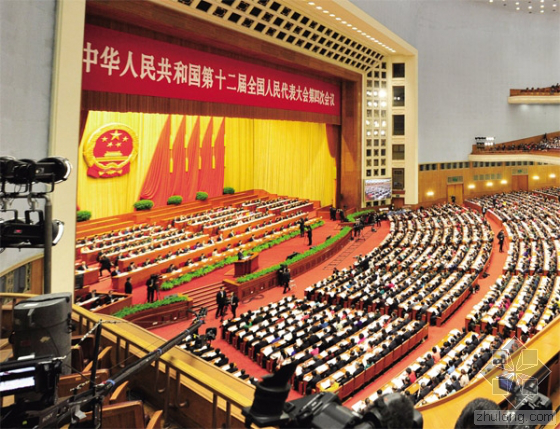 當日上午，國務院總理李克強在會上做了2016年政府工作報告。